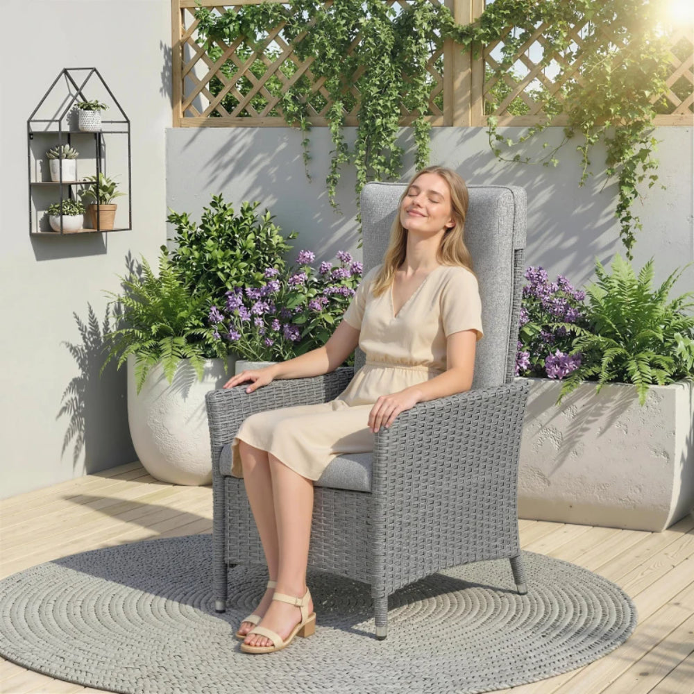 Outsunny 105&deg;-150&deg; Reclining Rattan Chair