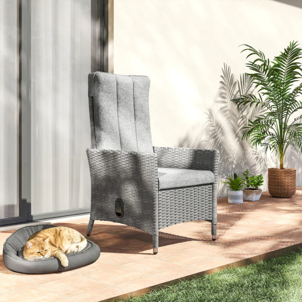 Outsunny 105&deg;-150&deg; Reclining Rattan Chair