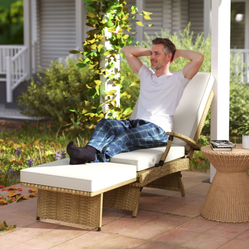 Outsunny 80&deg; Reclining Rattan Lounger - White/Beige