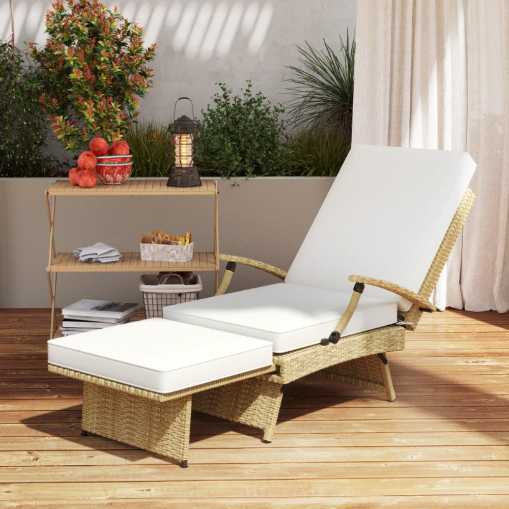 Outsunny 80&deg; Reclining Rattan Lounger - White/Beige